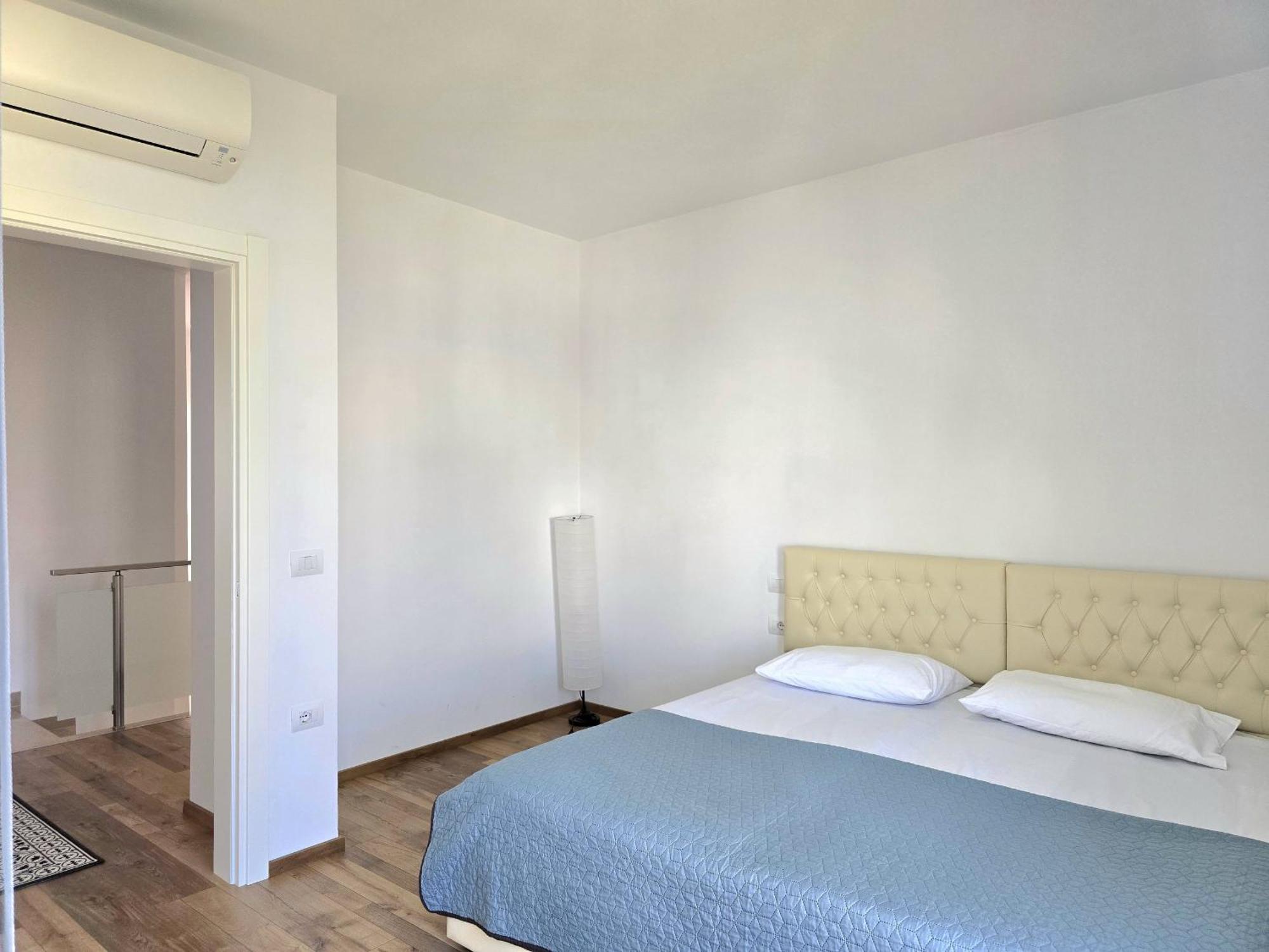 Modern At Perla *