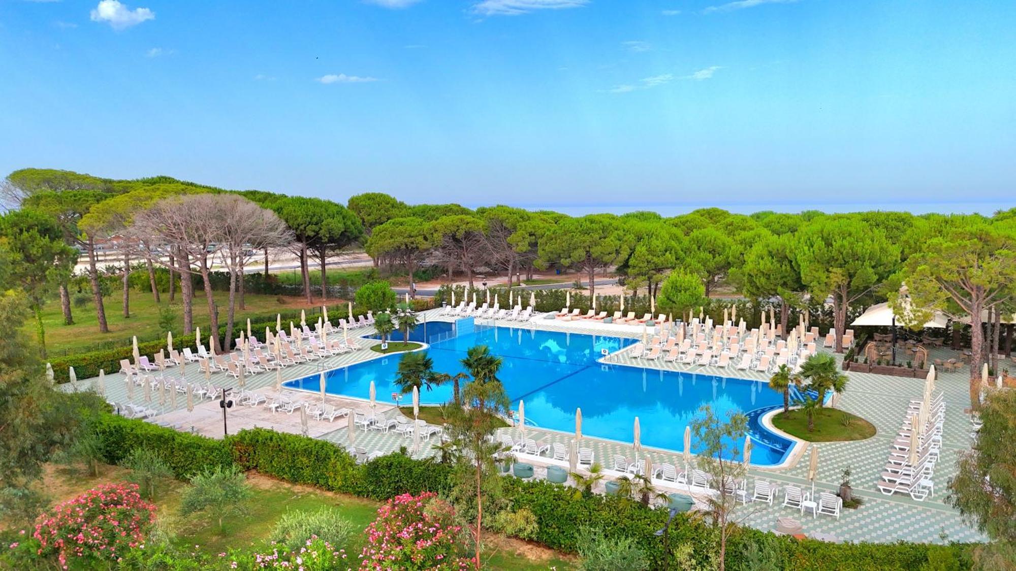 Villa Modern At Perla Durrës