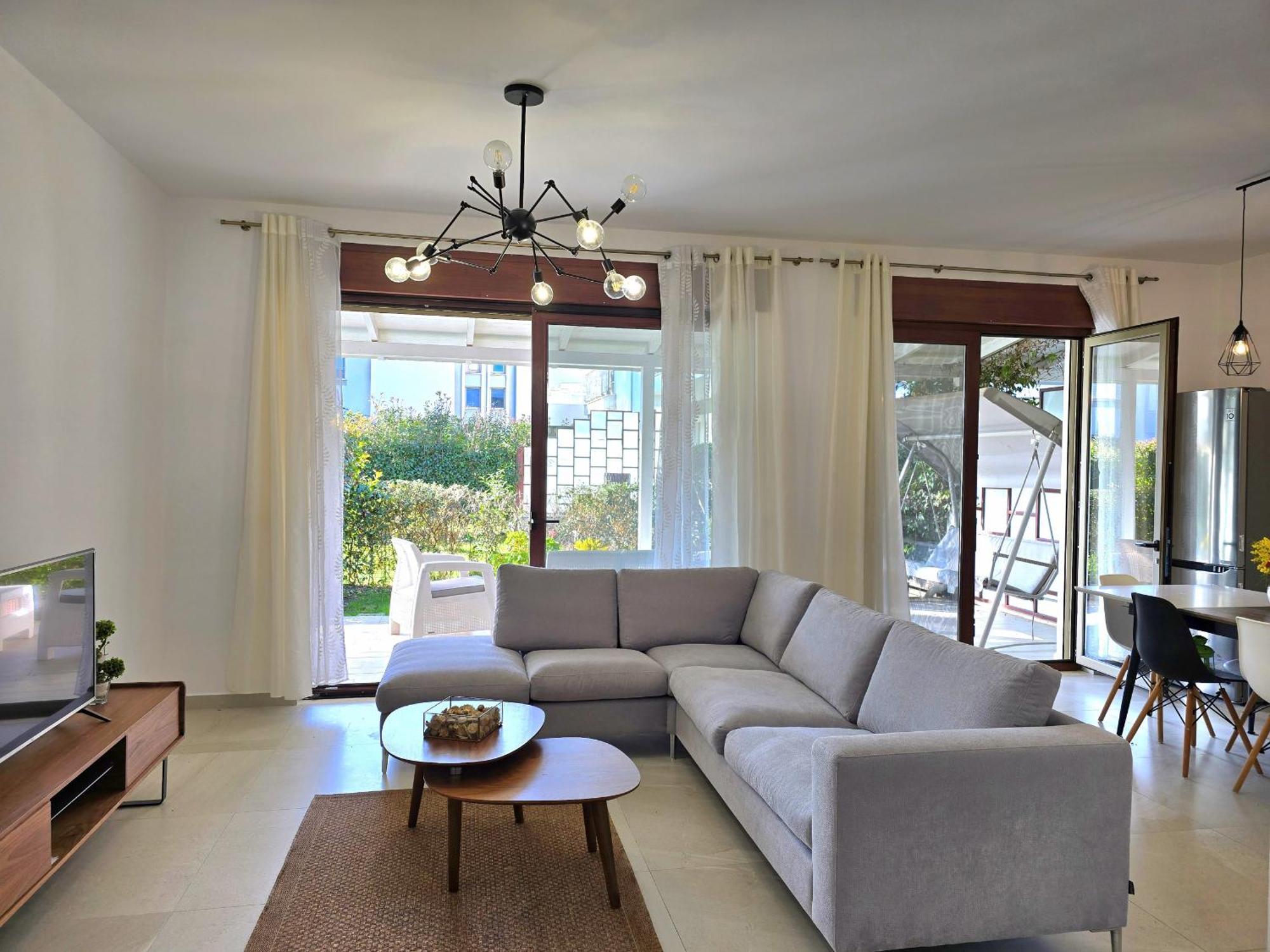 Modern At Perla