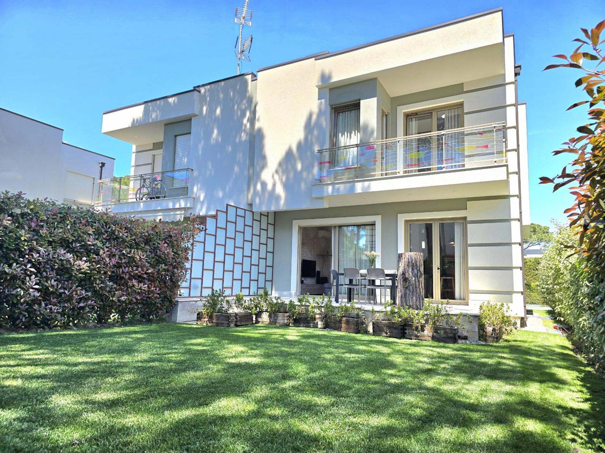Villa Modern At Perla Durrës